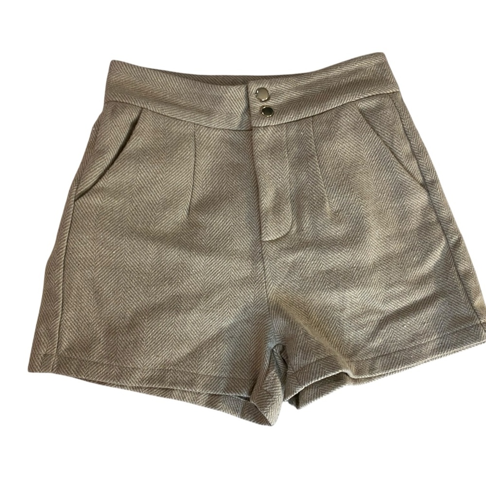 Shein Beige Chevron Print Pleated Shorts Womens Size Small/4 Stylish and Thick.